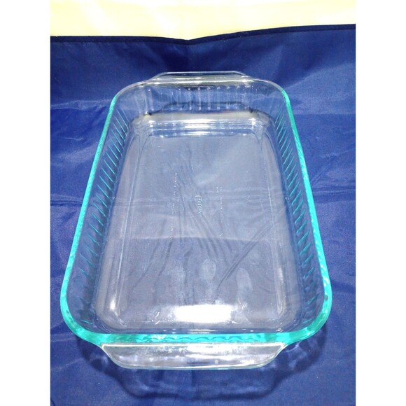 Pyrex Casserole Dish 233-S 13" X 9" X 2" - Picture 1 of 2